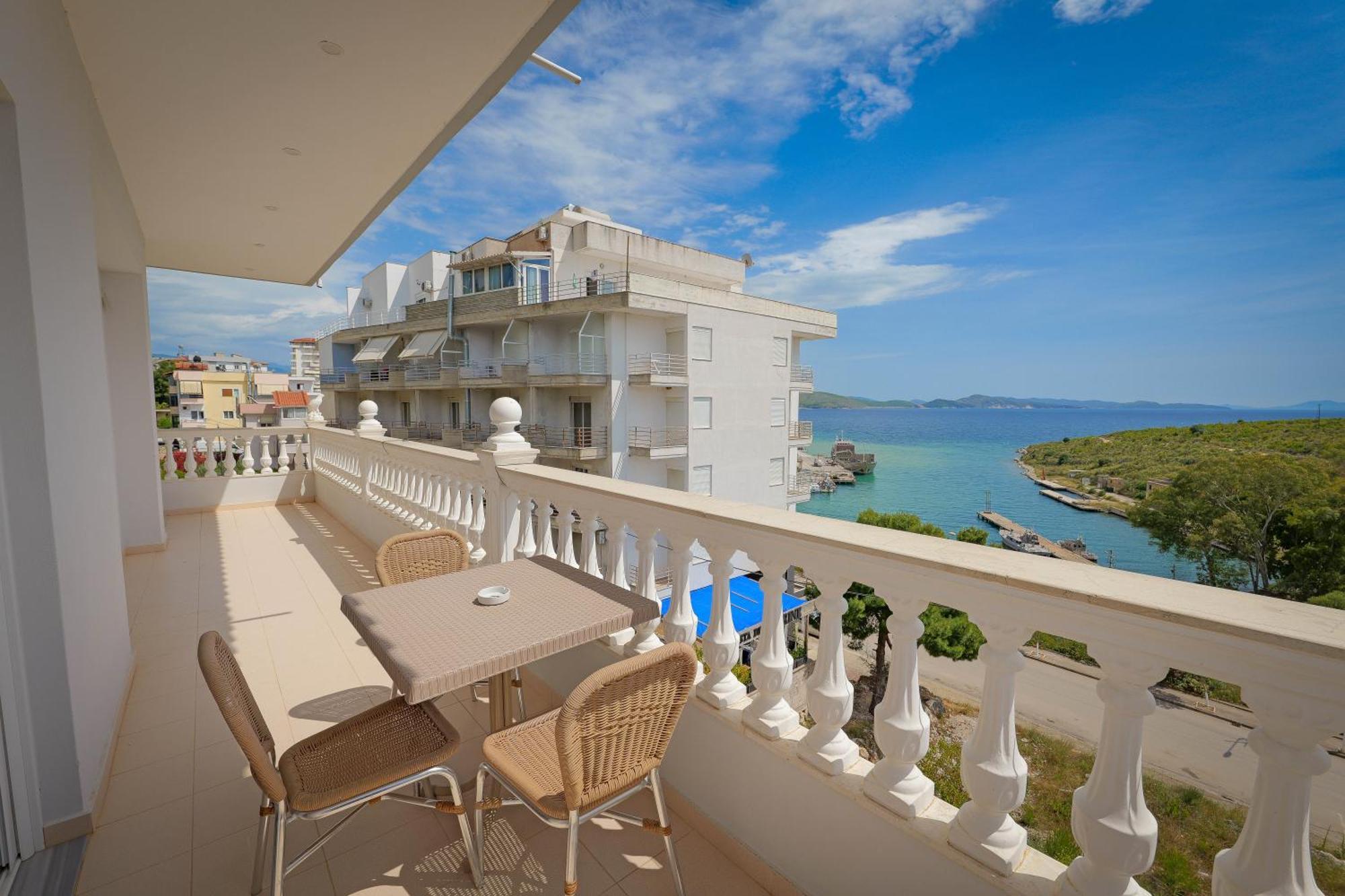 Vila Marina Apartments Sarandë Exteriör bild