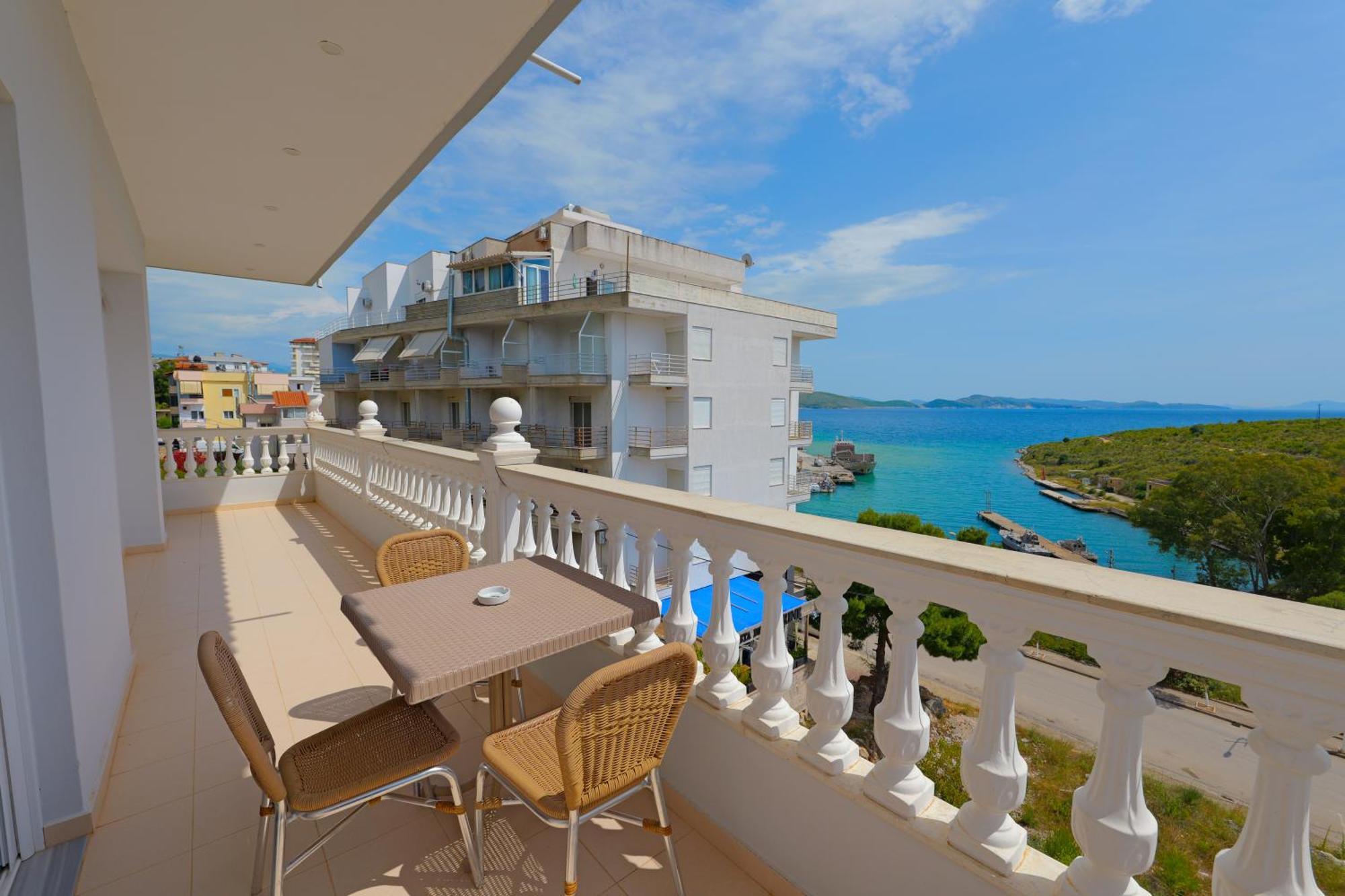 Vila Marina Apartments Sarandë Exteriör bild