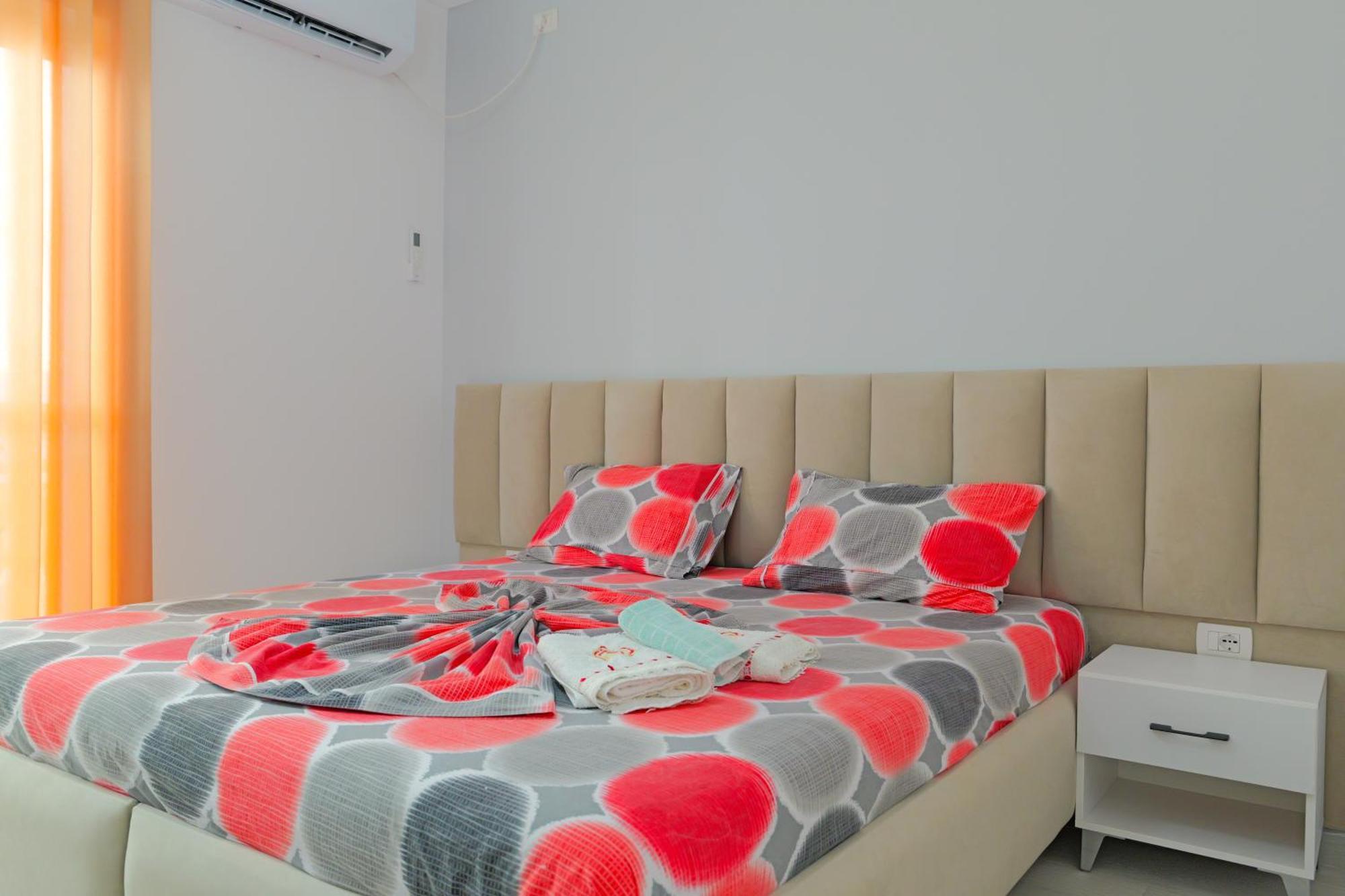 Vila Marina Apartments Sarandë Exteriör bild