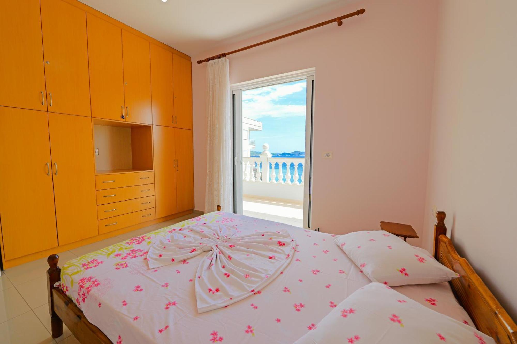Vila Marina Apartments Sarandë Exteriör bild