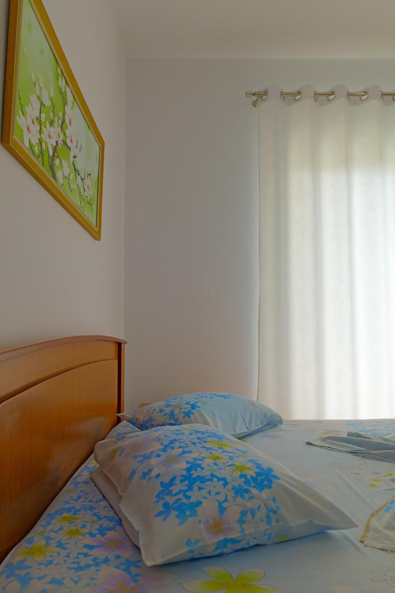 Vila Marina Apartments Sarandë Exteriör bild