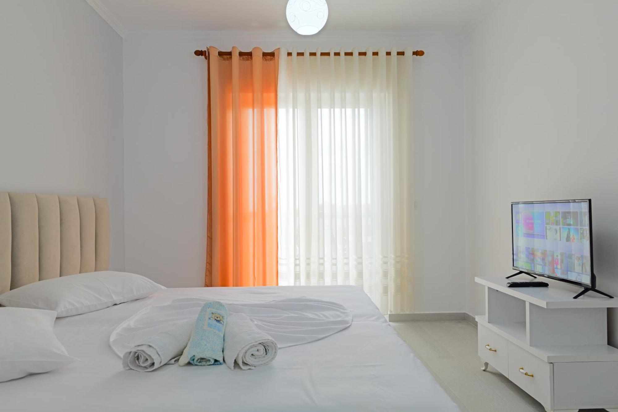 Vila Marina Apartments Sarandë Exteriör bild