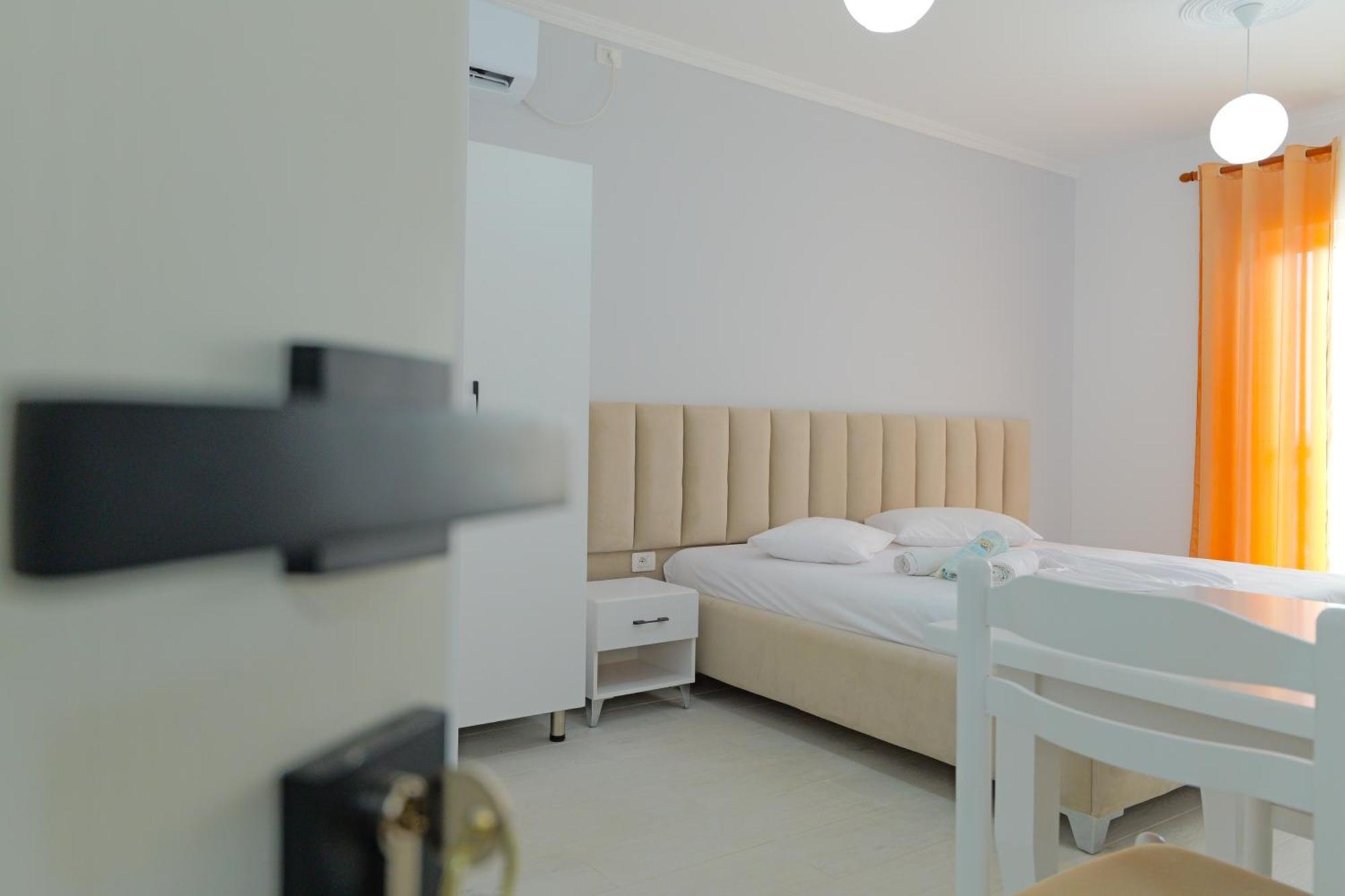 Vila Marina Apartments Sarandë Exteriör bild