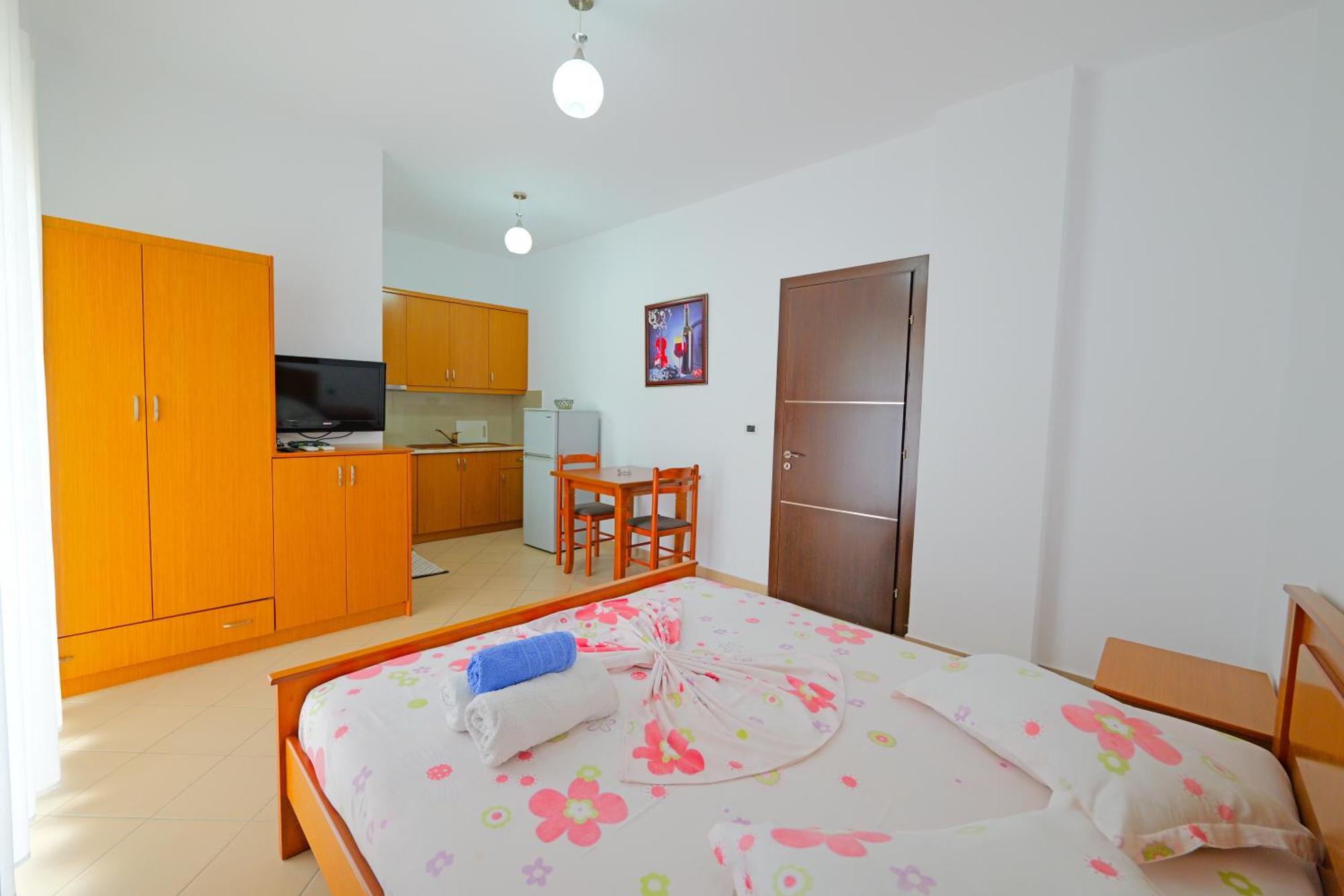 Vila Marina Apartments Sarandë Exteriör bild