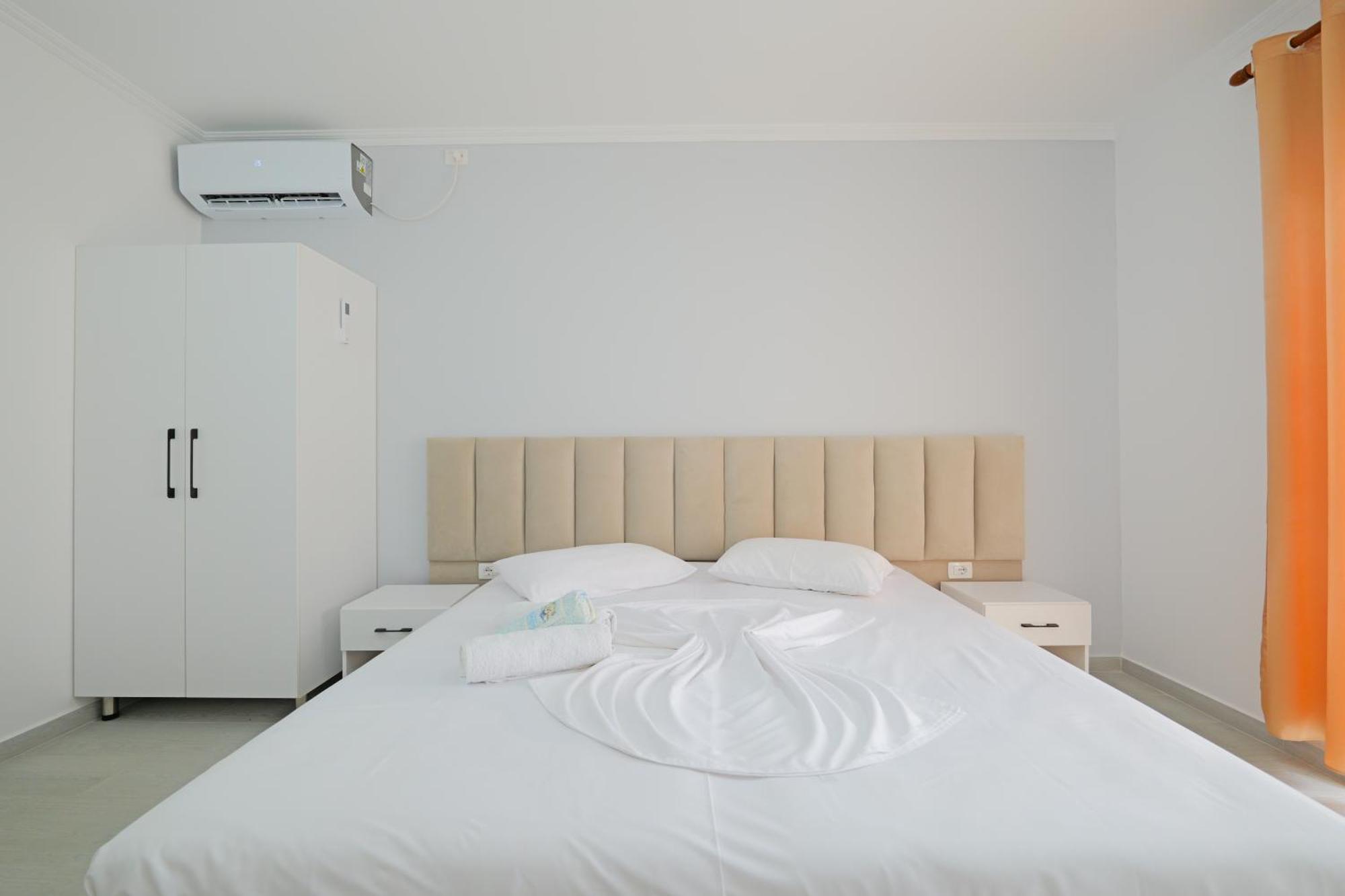 Vila Marina Apartments Sarandë Exteriör bild