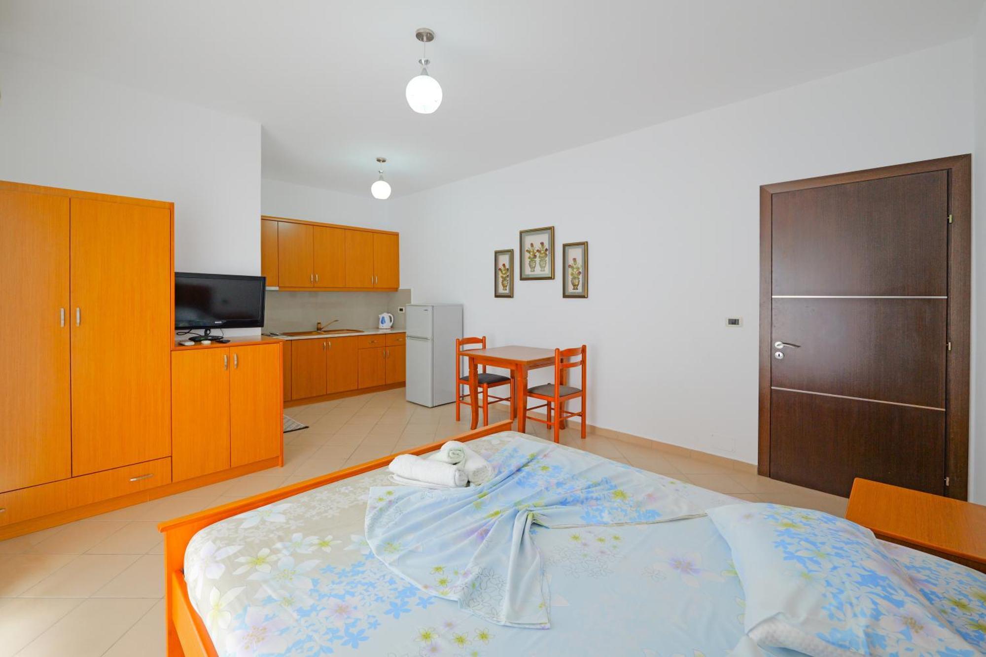 Vila Marina Apartments Sarandë Exteriör bild